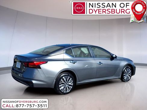 Used 2024 Nissan Altima 2.5 SV image 3