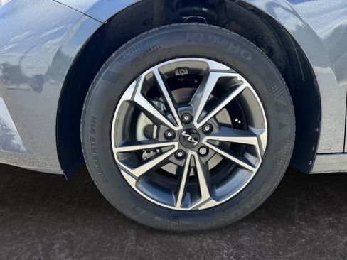 Used 2023 Kia Forte LXS w/ LXS Technology Package image 9