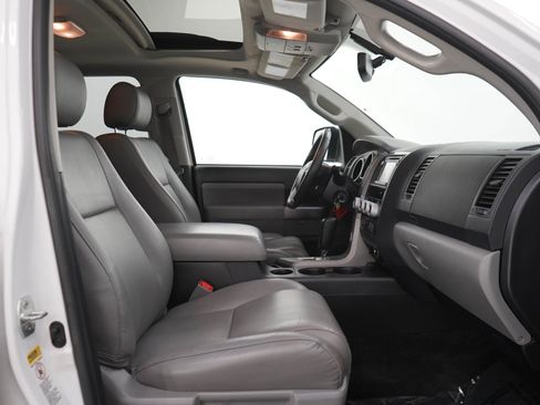 Used 2017 Toyota Sequoia SR5 w/ Premium Package AWD/4WD image 11