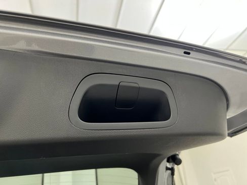 Used 2025 Chevrolet Trax LT image 33