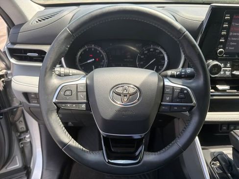 Used 2021 Toyota Highlander XLE AWD/4WD image 34