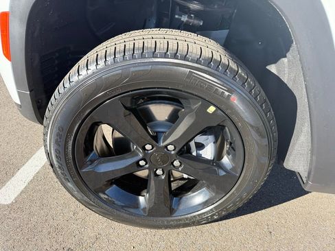 New 2025 Jeep Grand Cherokee L Limited w/ Black Appearance Package image 12