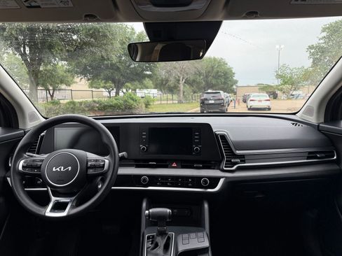 Used 2025 Kia Sportage LX FWD image 33