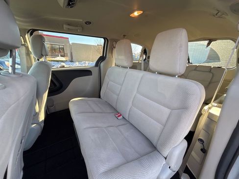 Used 2017 Dodge Grand Caravan SE image 9