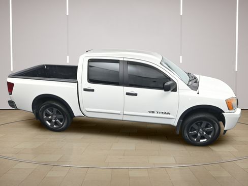 Used 2015 Nissan Titan SV w/ SV Value Truck Package RWD image 27
