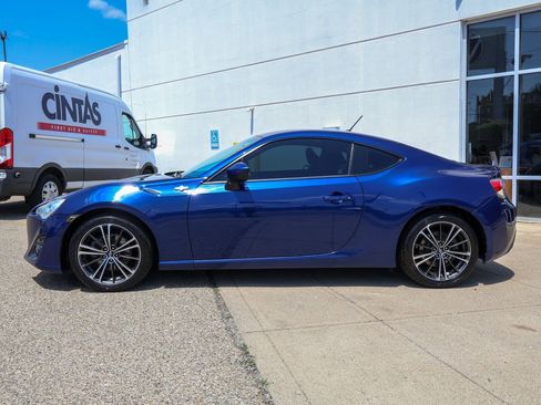 Used 2013 Scion FR-S RWD image 2