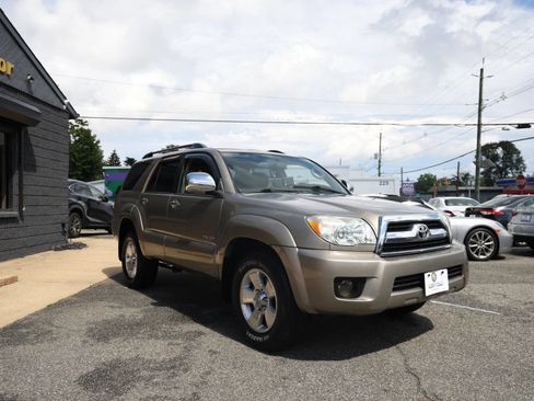 Used 2007 Toyota 4Runner SR5 AWD/4WD image 3