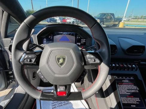Used 2020 Lamborghini Huracan EVO image 18