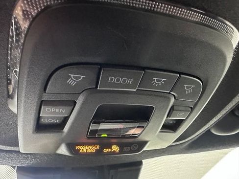 Used 2024 Toyota Corolla SE w/ SE Premium Package FWD image 32
