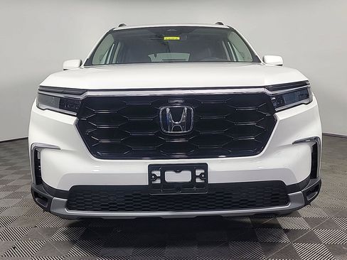 Certified 2023 Honda Pilot Touring image 13