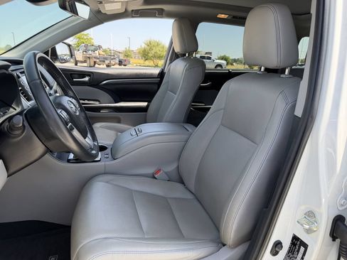 Used 2019 Toyota Highlander Limited Platinum AWD/4WD image 26