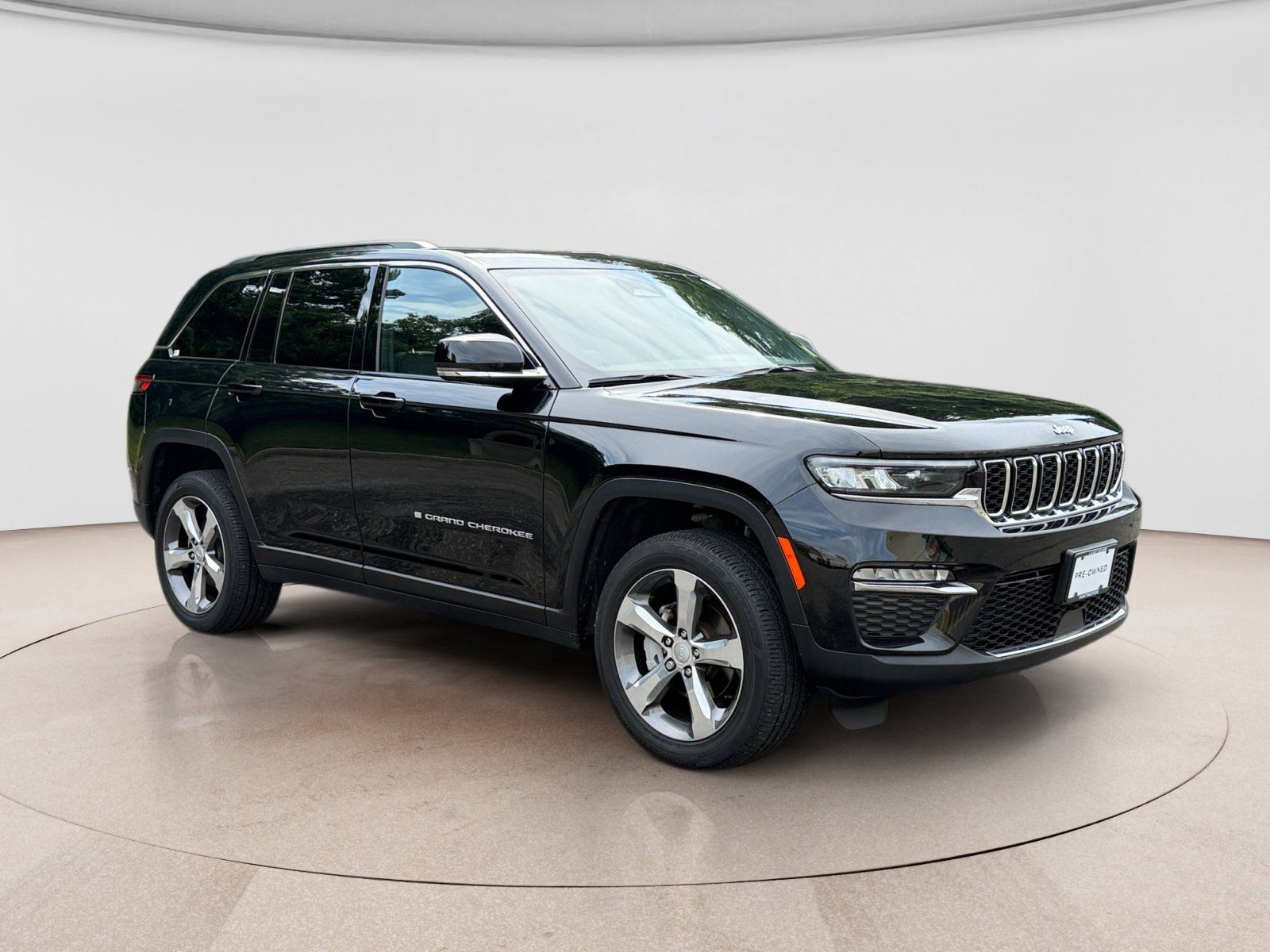 Used 2025 Jeep Grand Cherokee Limited AWD/4WD image 7