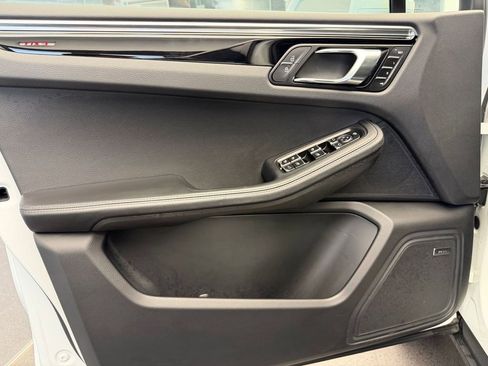 Used 2026 Porsche Macan AWD/4WD image 23