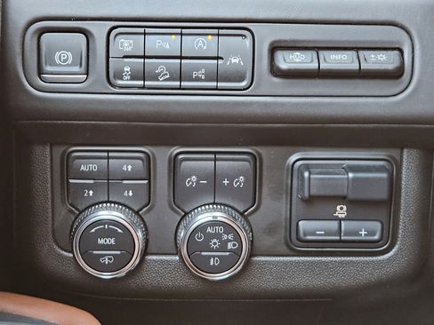 Used 2024 GMC Yukon XL Denali Ultimate image 22