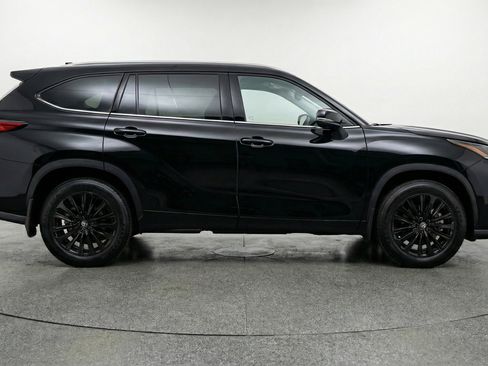 Used 2025 Toyota Highlander XSE AWD/4WD image 11