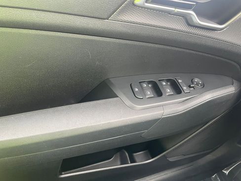 Used 2025 Kia Sportage LX image 18