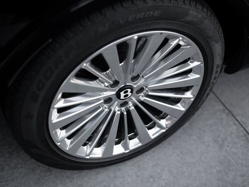 Used 2024 Bentley Bentayga Extended Wheelbase image 20