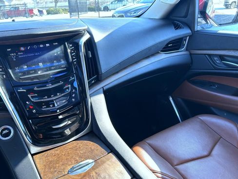 Used 2017 Cadillac Escalade Luxury image 25