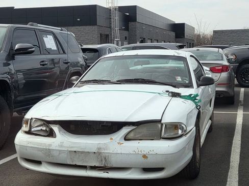 Used 1998 Ford Mustang Coupe image 1