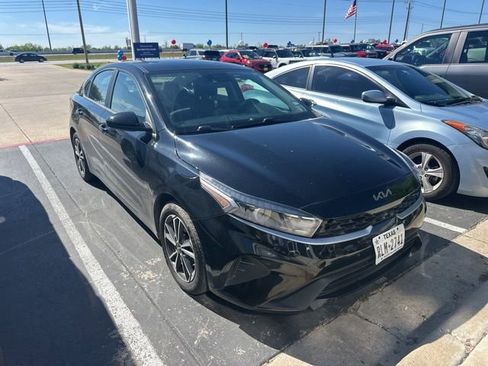 Used 2022 Kia Forte LXS image 2