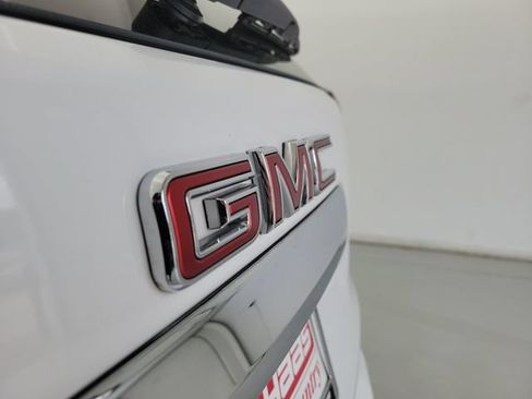 Used 2024 GMC Terrain SLT FWD image 9