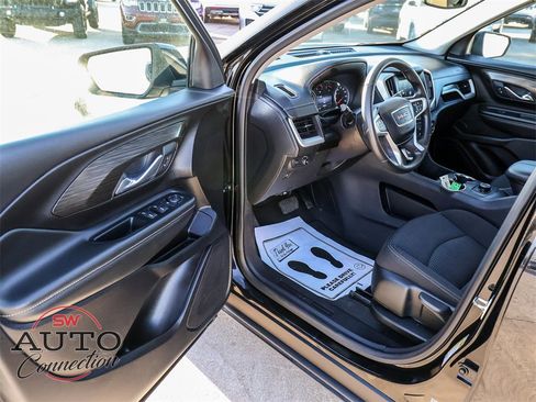 Used 2024 GMC Terrain SLE image 24