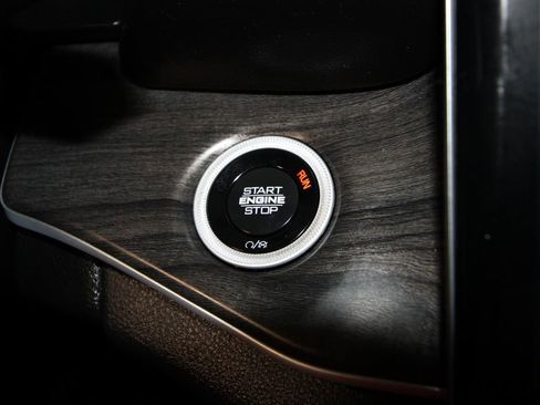 Used 2025 Jeep Grand Cherokee L Limited w/ Black Appearance Package image 16