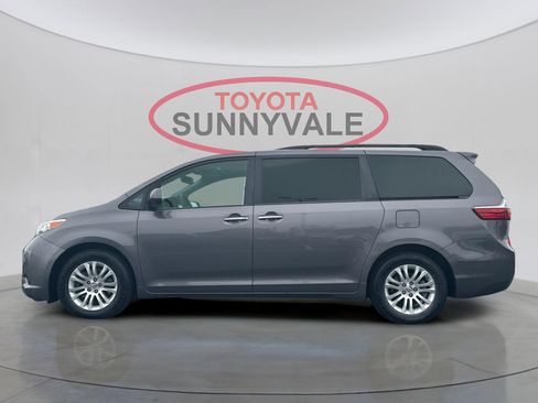 Used 2017 Toyota Sienna XLE w/ XLE Navigation Package image 5