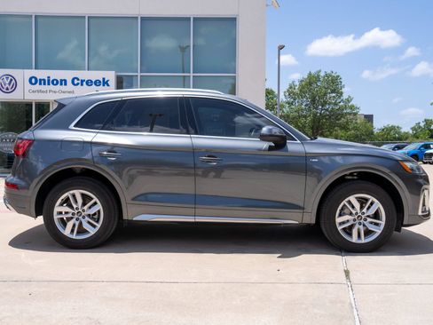 Used 2023 Audi Q5 2.0T Premium w/ Convenience Package AWD/4WD image 4