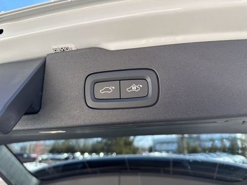 Certified 2025 Volvo V60 B5 Cross Country Plus image 36