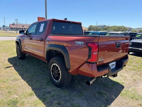 Used 2025 Toyota Tacoma TRD Off-Road AWD/4WD image 5