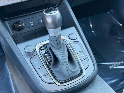 Used 2022 Hyundai Kona Limited image 27