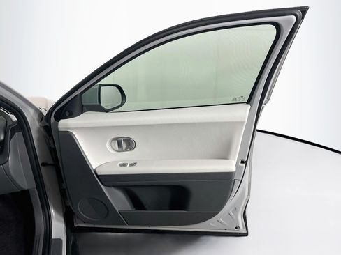 Used 2024 Hyundai Ioniq 5 SE RWD image 31