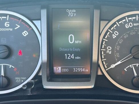 Used 2017 Toyota Tacoma SR5 RWD image 16