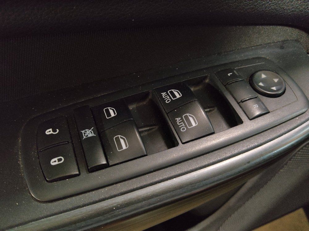Used 2016 Jeep Cherokee Latitude FWD image 27