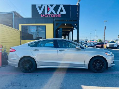Used 2015 Ford Fusion SE w/ Equipment Group 202A FWD image 4