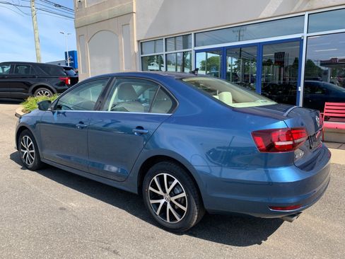 Used 2017 Volkswagen Jetta SE FWD image 5
