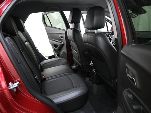 Used 2019 Chevrolet Trax LT w/ LT Convenience Package FWD image 28