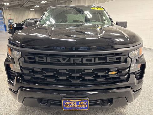 Used 2023 Chevrolet Silverado 1500 Custom image 2