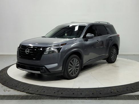 Used 2025 Nissan Pathfinder SL w/ SL Premium Package FWD image 4