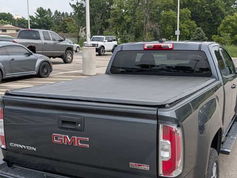 Used 2015 GMC Canyon SLE w/ All-Terrain Package AWD/4WD image 21