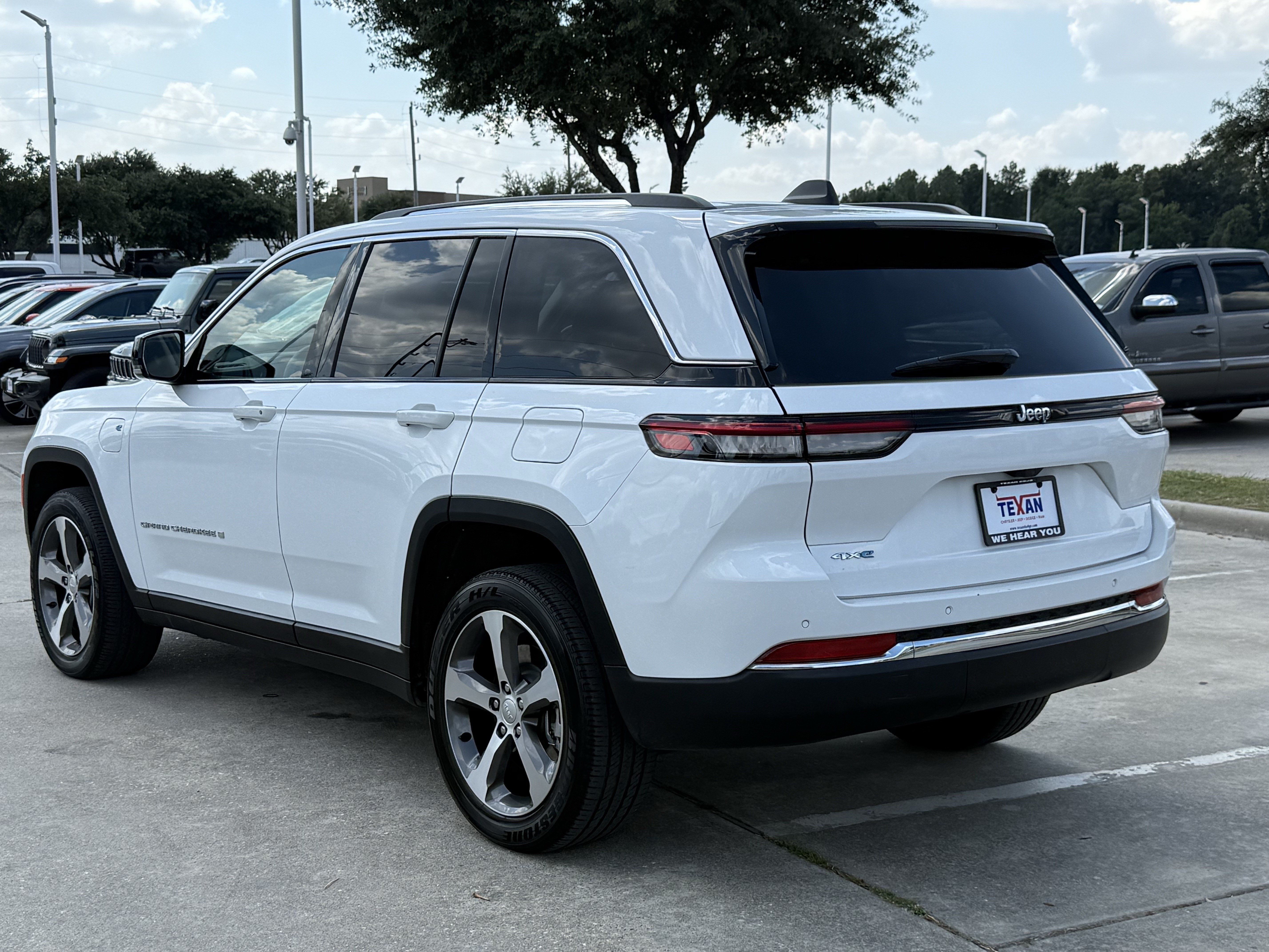 Used 2023 Jeep Grand Cherokee 4WD 4xe image 7