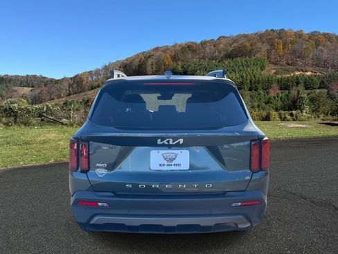 Used 2022 Kia Sorento S w/ Panoramic Sunroof Package image 6