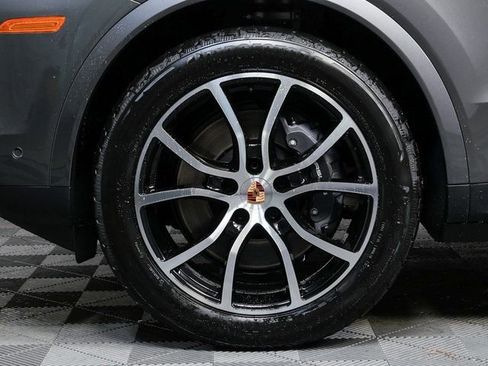 New 2026 Porsche Cayenne AWD image 37