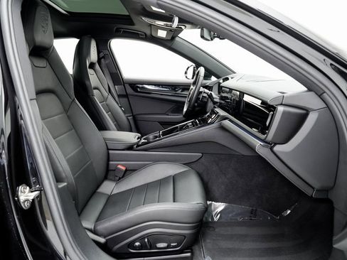 Certified 2025 Porsche Panamera 4 image 23