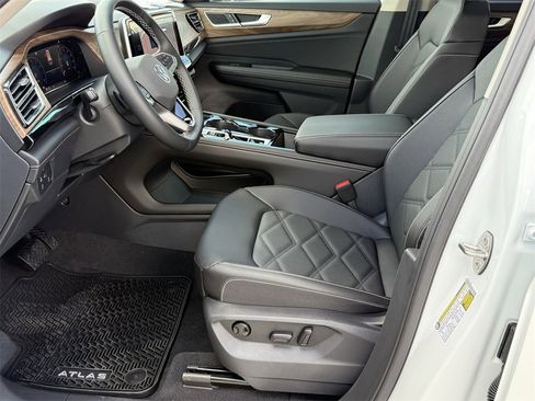New 2026 Volkswagen Atlas SE image 12