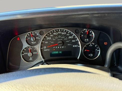 Used 2017 Chevrolet Express 3500 Extended image 17