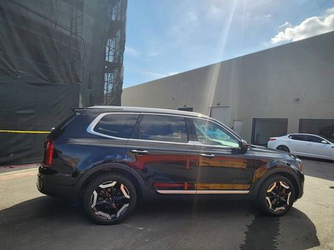 Used 2023 Kia Telluride S image 8