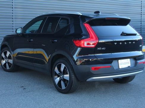Used 2020 Volvo XC40 T5 Momentum w/ Protection Package Premier image 3