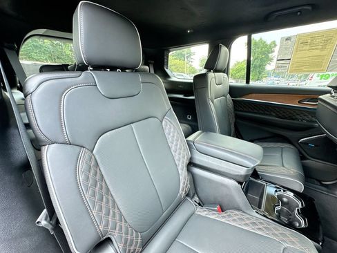 Used 2025 Jeep Grand Cherokee L Summit AWD/4WD image 28